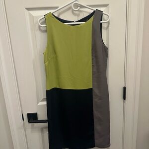 Women’s sleeveless color block dress